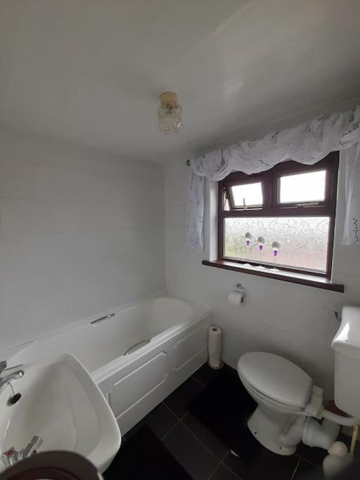 4 Bedroom Traditional Irish Farm House Killybegs Ντόνεγκαλ Εξωτερικό φωτογραφία
